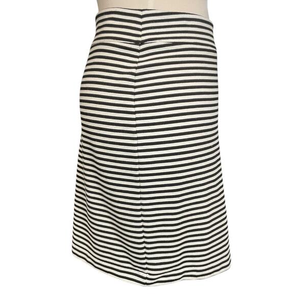 GAP Designed & Crafted Black + White Striped Stretch Pencil Skirt – Size Small - Picture 3 of 8